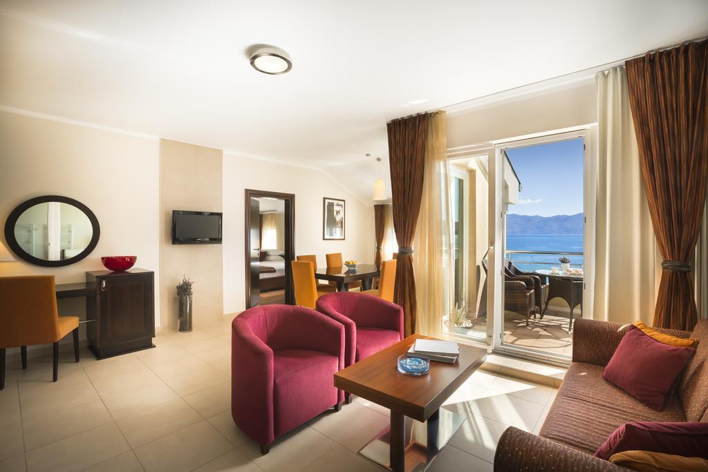 Valamar Atrium Residence Baška Eksteriør billede