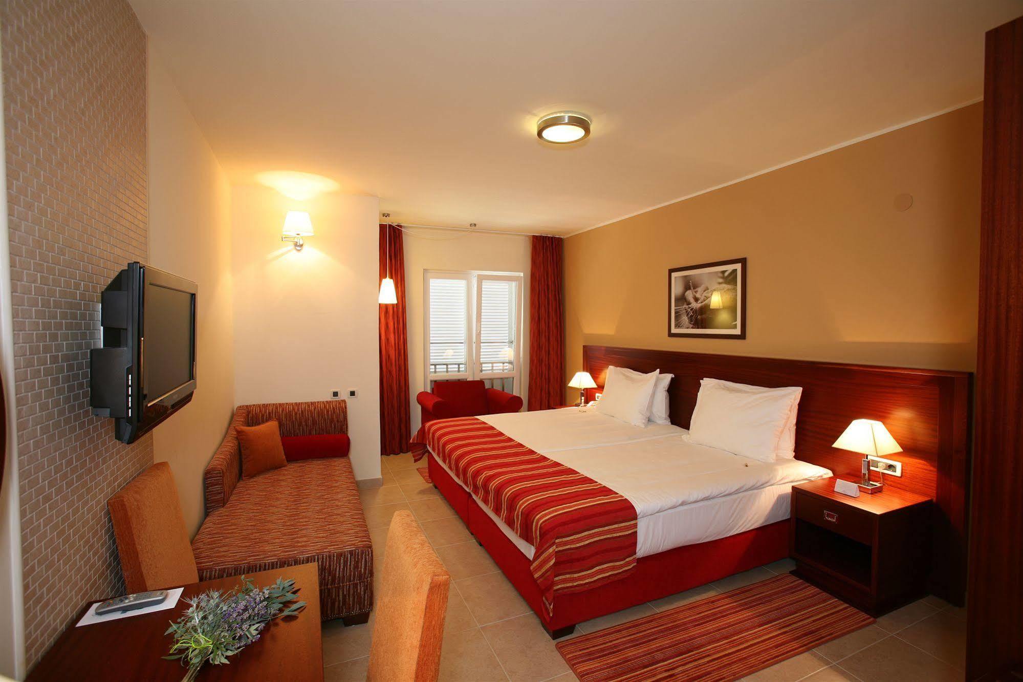 Valamar Atrium Residence Baška Eksteriør billede